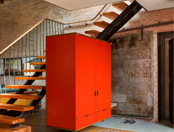 天了嚕！他居然給辦公墻面穿衣服！